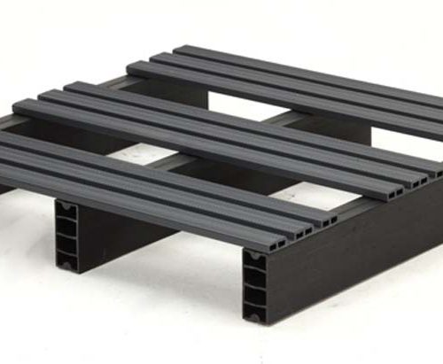 Small space plastic pallet