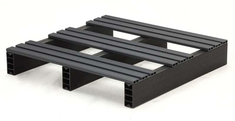 Small space plastic pallet