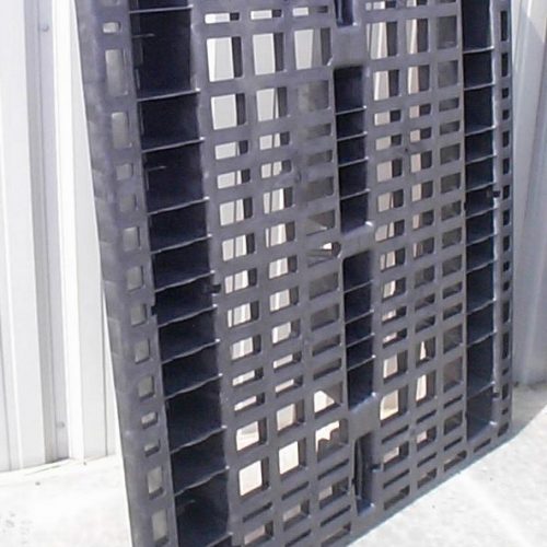 Nestable and Rackable Plastic Pallet