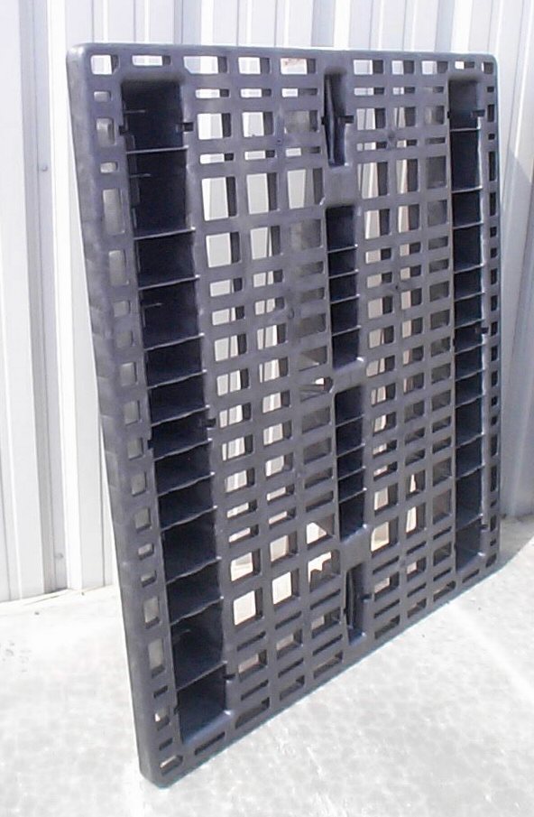 Nestable and Rackable Plastic Pallet